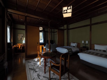 FLOWER PALACE HERITAGE ROOM