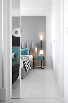 Suite, Balcony