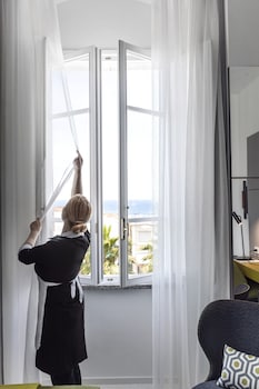 Suite, Sea View