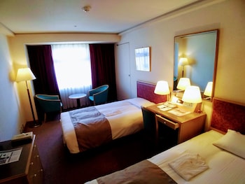 Twin Room, Smoking