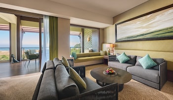 Executive Suite, 1 King Bed (Ocean Wing)
