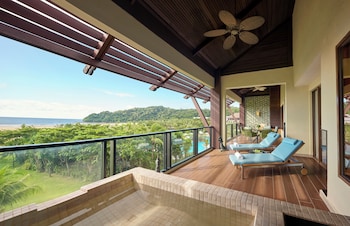 Executive Suite, 1 King Bed (Ocean Wing)