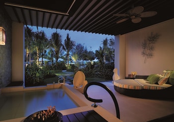 Ocean Junior Garden View Suite (King)