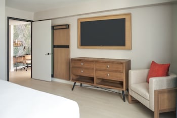 Suite, 1 Bedroom, Balcony, Bay View