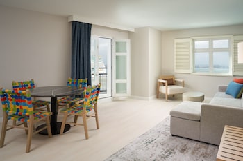 Suite, 1 Bedroom, Balcony, Bay View