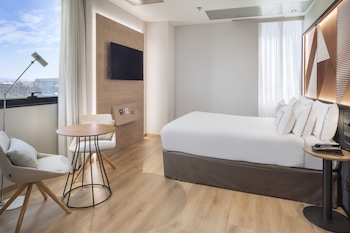Melia Queen Bed