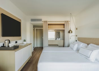 Melia Room, Room