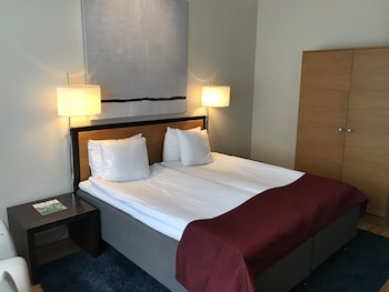 Classic Queen Room