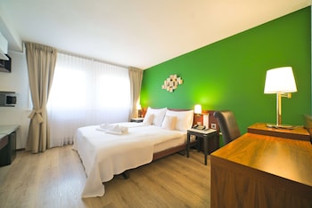 Standard Room, 1 King Bed