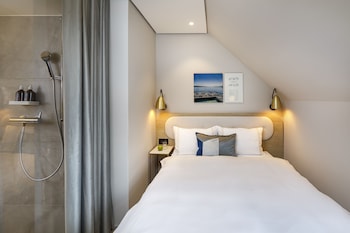 Single Room (Tiny)