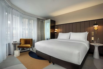 Suite, 1 Bedroom, Corner (Balcony)