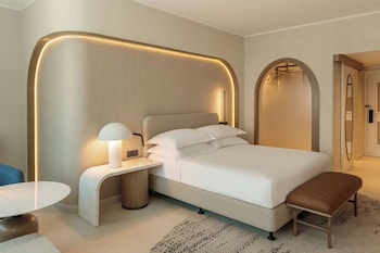 Club Room, 1 King Bed (View)