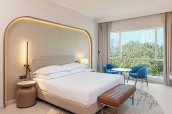 Family Duplex Suite, Club lounge access, 2 Bedroom Signature Suite, Garden view, Nonsmoking