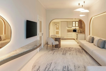 Family Duplex Suite, Club lounge access, 2 Bedroom Signature Suite, Garden view, Nonsmoking