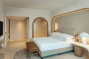 Club Room, 1 King Bed, Sea View