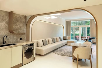 Family Duplex Suite, Club lounge access, 2 Bedroom Signature Suite, Garden view, Nonsmoking