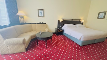 Deluxe Room, 1 King Bed complimentary shuttle to DXB Airport Terminal 1 & 3