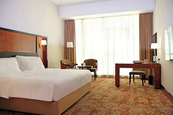 Superior Room, 1 King Bed complimentary shuttle to DXB Airport Terminal 1 & 3