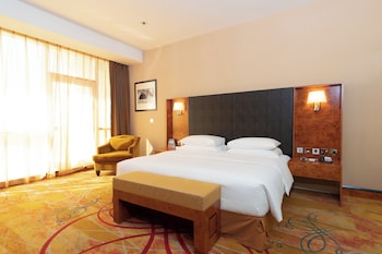 Family Suite, complimentary shuttle to DXB Airport Terminal 1 & 3