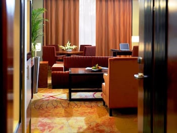 Suite, 2 Twin Beds (Club)