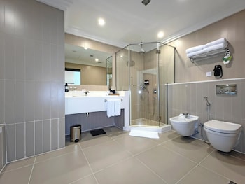 Family Suite, complimentary shuttle to DXB Airport Terminal 1 & 3