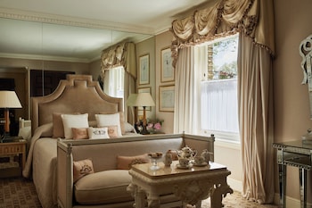 Deluxe Room, 1 Queen Bed