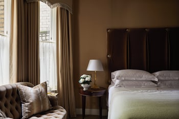 Deluxe Room, 1 Queen Bed