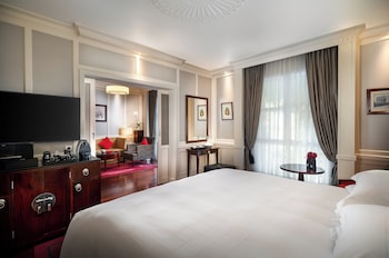 Opera Wing, Prestige Suite with Club Privileges and Benefits, King Bed