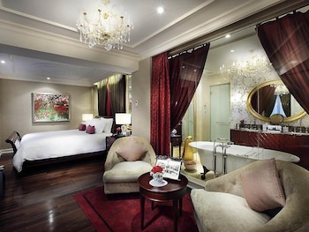 Opera wing, Grand Prestige Suite with Club Privileges and Benefits, King Bed