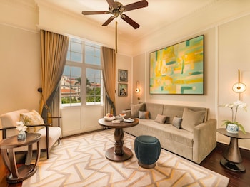 Heritage Wing, Metropole Suite with Metropole Privileges and Benefits, King Bed