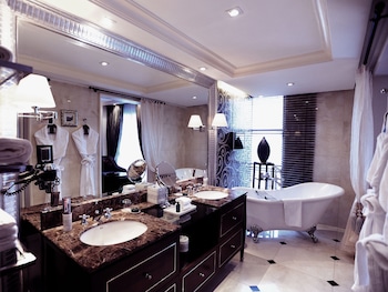 Opera Wing, Grand Premium Room with Club Privileges and Benefits, Twin Beds