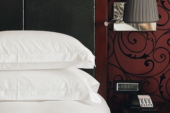 Opera Wing, Grand Premium Room with Club Privileges and Benefits, Twin Beds