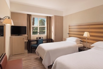Executive Room, 1 King Bed, Courtyard View