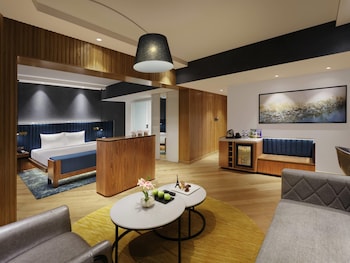 Executive Suite, Ocean View, 1 King Bed, Club Lounge Access
