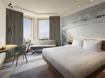 Superior Room, 1 King Bed, City View