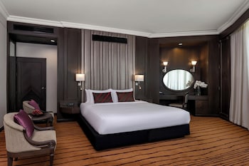 Grand Executive Suite, 1 King Bed Club Longue Access (Business Lounge access)