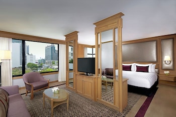 Corner Suite, 1 King Bed (Executive Lounge Access)