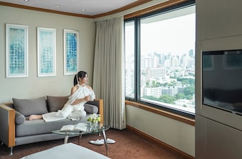 Grand Executive Suite, 1 King Bed Club Longue Access (Business Lounge access)