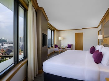 Corner Room, 1 King Bed