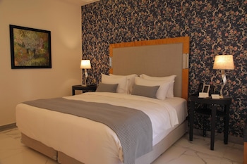 Business Suite, City View