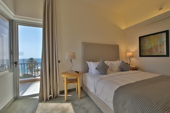 Single Deluxe Room Partial Sea View