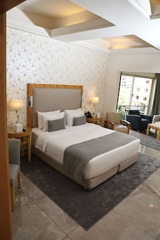 Business Suite, City View