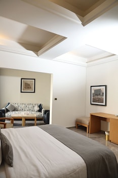 Business Suite, City View