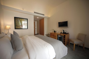 Single Deluxe Room Partial Sea View