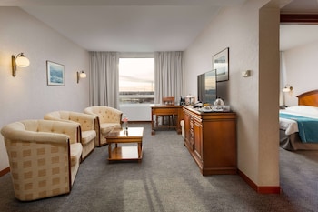 Suite, 1 King Bed, Non Smoking