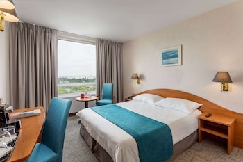 Business Room, 1 Queen Bed, Non Smoking