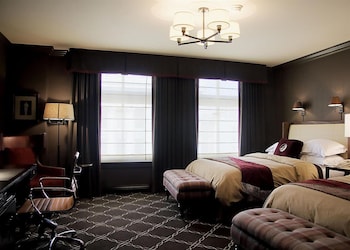 Deluxe Room, 2 Queen Beds, City View (Deluxe Double Queen)