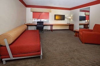 Suite, 1 King Bed, Non Smoking