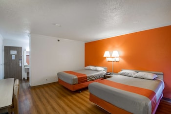 Standard Room, 2 Queen Beds, Non Smoking