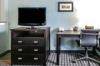 Suite, Multiple Beds, Non Smoking, Jetted Tub (2 Queen Beds, 1 Sofa Bed)